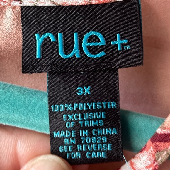 Plus Size Top - Picture 3 of 5